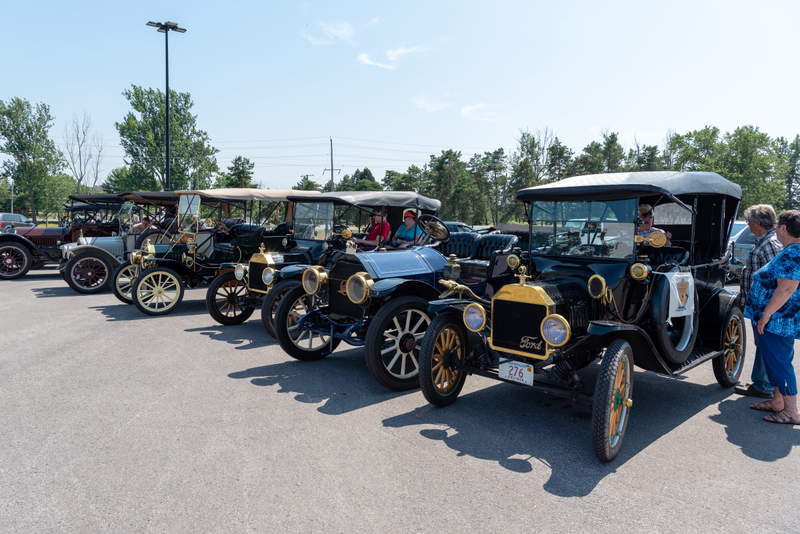 Illustration for article titled Horseless Carriages Visit Our Museum